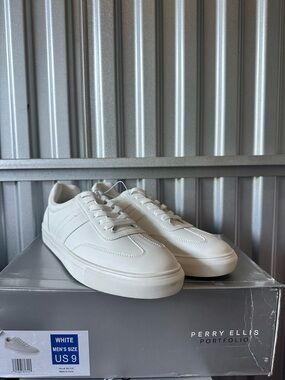 Perry Ellis White sneakers for daily.